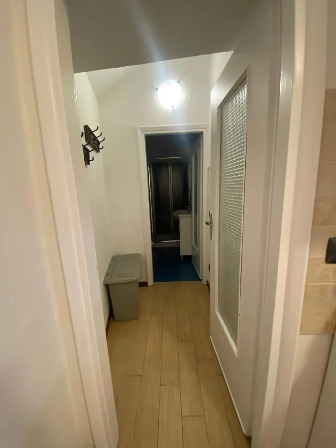 The Alley 7 Malgrate Apartment
